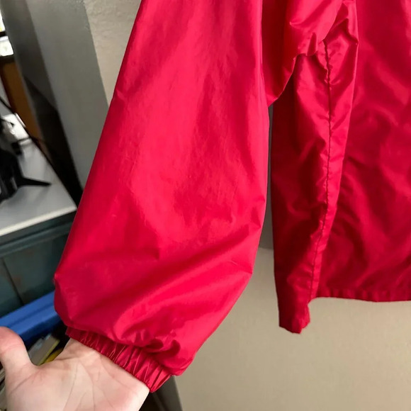Red Windbreaker Size X-Large - Picture 4 of 12